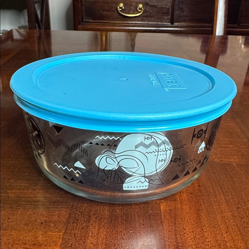 Star Wars Darth Vader 4 Cup Pyrex Glass Food Storage Container with Lid New